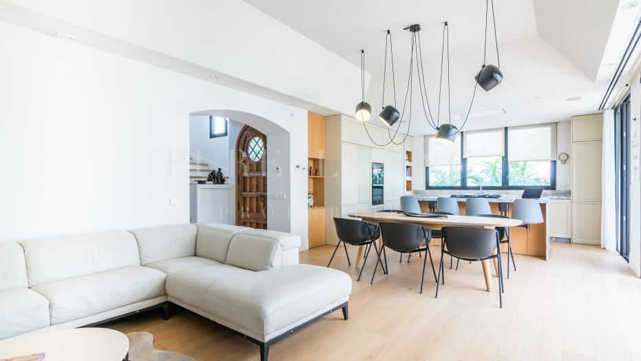 Villa de luxe sur la plage, récemment construite à Marbella Golden Mile