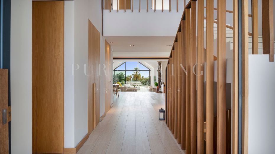 Luxe villa front line Golf in Los Naranjos, Marbella