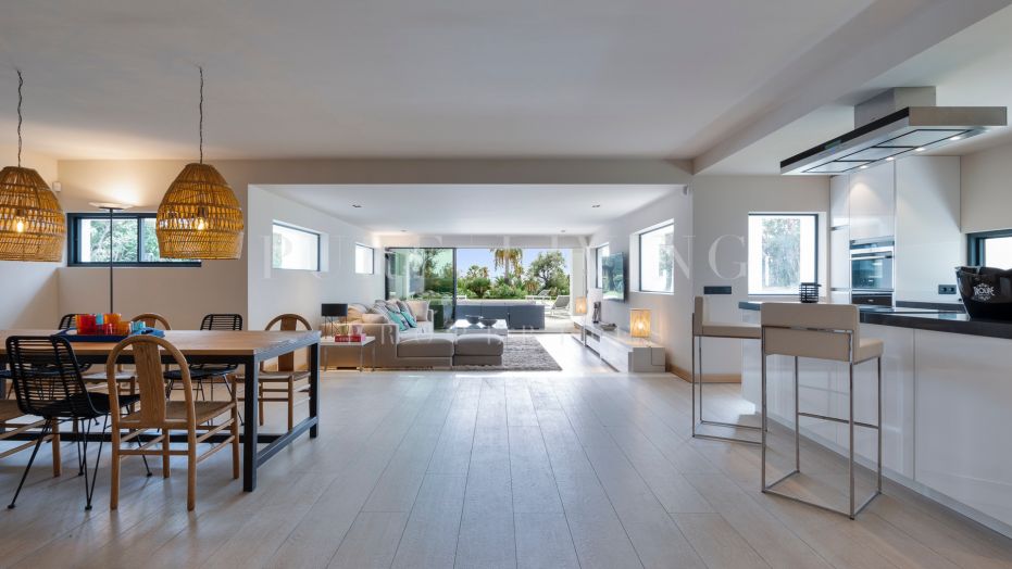 Luxe villa front line Golf in Los Naranjos, Marbella