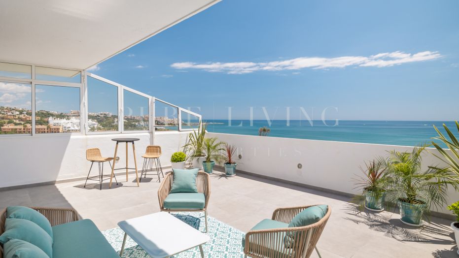 Penthouse en duplex en première ligne de plage avec vue imprenable à Guadalobon, Estepona