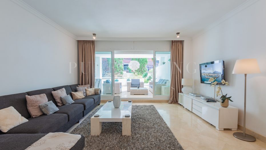Apartamento en primera línea de playa en La Herradura, Marbella