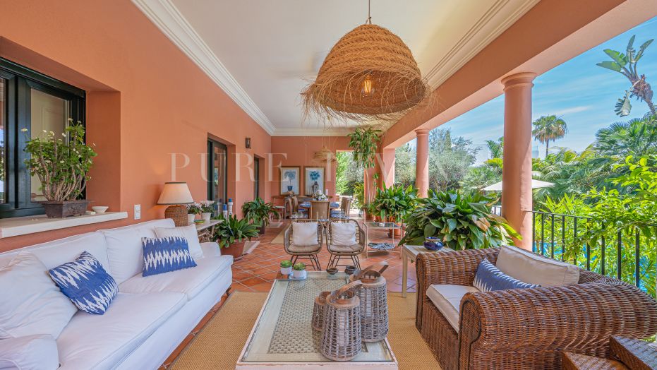 Superbe Villa proche de la ville et de la mer à Altos de Puente Romano, Marbella Golden Mile