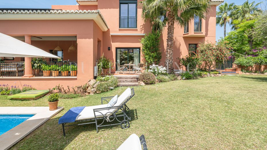Superbe Villa proche de la ville et de la mer à Altos de Puente Romano, Marbella Golden Mile