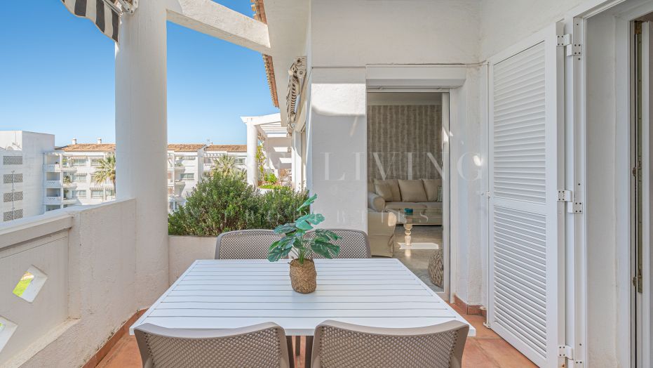 Lovely apartment with private terrace and open views in Playa Rocio, Marbella Puerto Banus