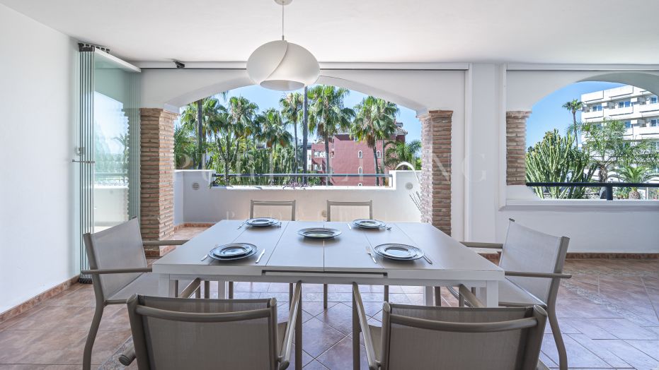 Appartement de style contemporain avec vue sur la mer à Marbella Golden Mile