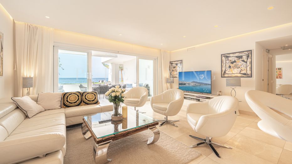 Uitzonderlijk eerstelijns strandappartement in Marina de Puente Romano