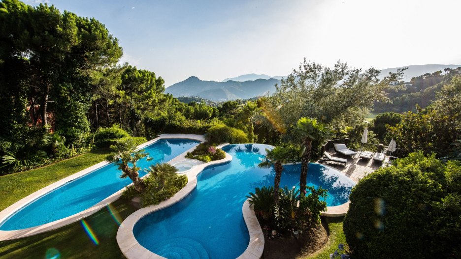 Image of a classic villa for sale in the mountains of La Zagaleta, Marbella.