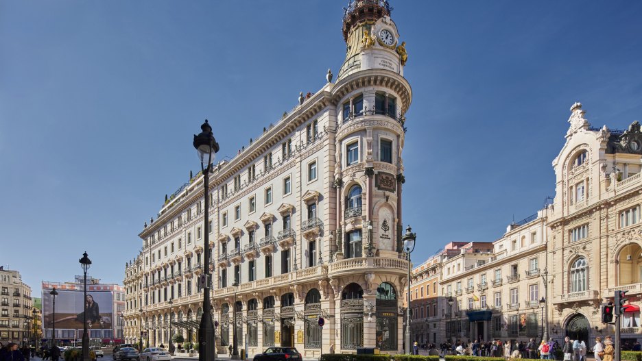 Four Seasons Private Residences Madrid edificio Canalejas vivienda de alto nivel servicios y estilo de vida 2026
