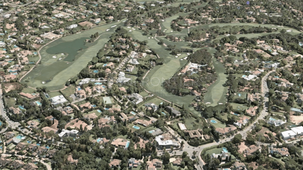 Plot in Kings & Queens, Sotogrande Costa with sea views