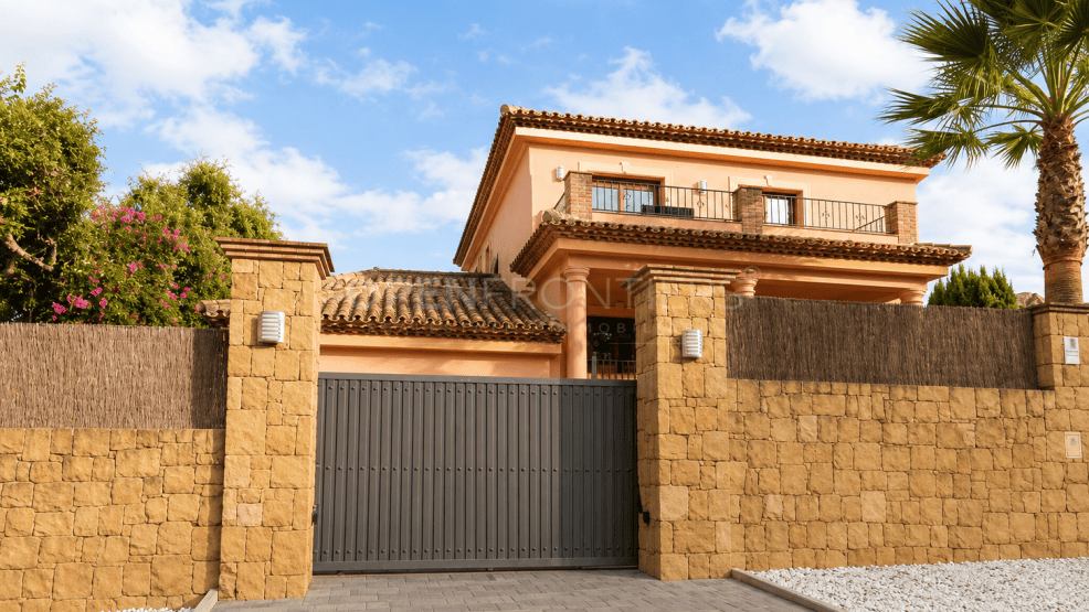 Mediterranean Villa with Private Pool in Sotogrande Costa