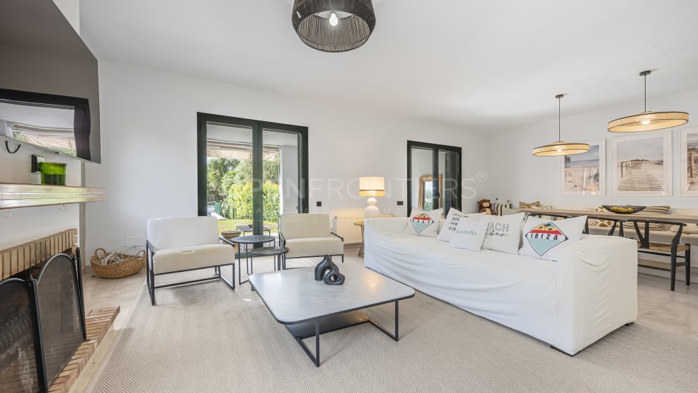 Contemporary Semi-Detached Villa with Private Pool in Sotogolf, Sotogrande