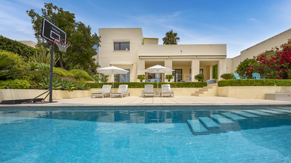 Contemporary Villa with Guest House in Sotogrande Alto