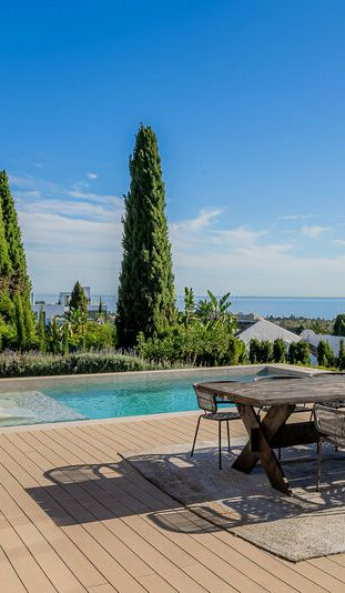 Villa rénovée de style Ibiza avec vue imprenable sur la mer