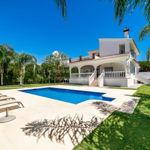 Villa with reform project in Atalaya de Rio verde