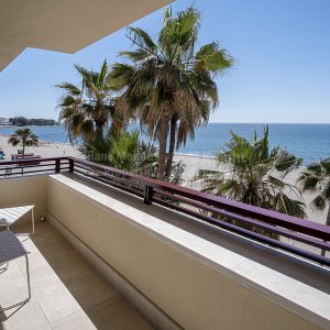 Estepona Playa, Schönes Strand-Apartment in erster Linie