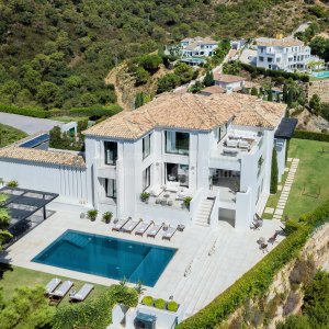 El Madroñal, New contemporary style villa with sea views