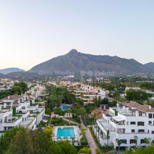 Las Lomas del Marbella Club, Penthouse auf zwei Ebenen in vornehmer Urbanisation