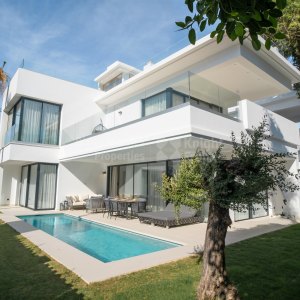 Rio Verde Playa, Villa de cuatro dormitorios en la Milla de Oro con ascensor junto a Puerto Banús