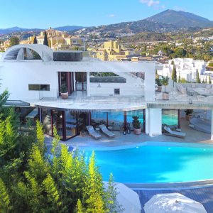 Villa de estilo ultra moderno en alquiler en Nueva Andalucía