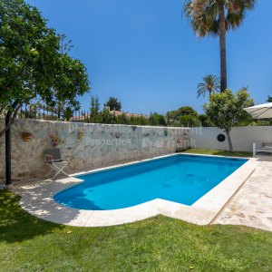 Paraiso Barronal, Пятикомнатная вилла у моря в Параисо Барронал, восточная часть Эстепоны