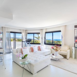 Three-bedroom penthouse with solarium in Coto Real, Marbella Golden Mile