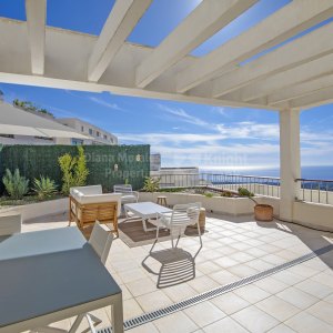 Los Altos de los Monteros, Three-bedroom southwest orientated penthouse with fantastic sea views