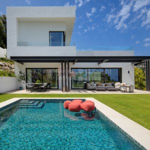 Fuente del Espanto, Neubau einer modernen Villa mit sechs Schlafzimmern, umgeben von Natur