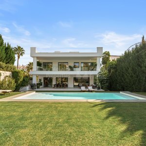 Puerto Banus, Villa Jardín, una casa luminosa y bien conectada