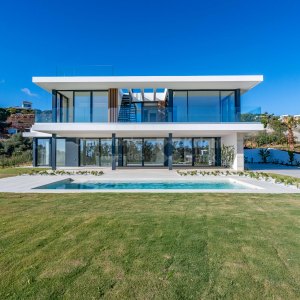 Villa contemporánea de 5 dormitorios a estrenar en La Reserva de Sotogrande