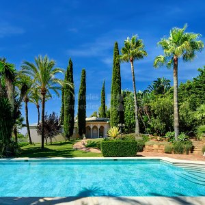 Rio Real Golf, Вилла Mandaluz, уникальная недвижимость с участком площадью почти 6000 м² в Марбелье