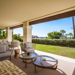 Aloha Park, Apartment with garden and private pool in the Golf Valley