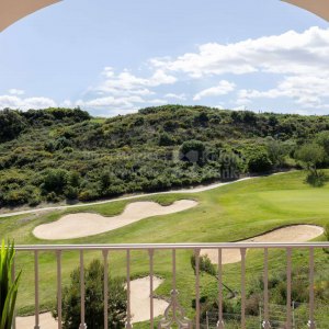 Estepona West, Completely renovated 3-bedroom townhouse in a frontline golf setting