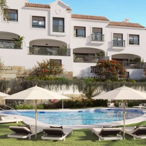Estepona West, Renovated townhouse in a frontline golf setting in western Estepona