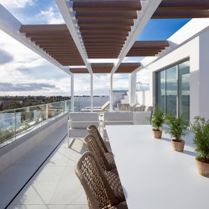 Santa Clara, Three-bedroom penthouse with solarium and pool in East of Marbella