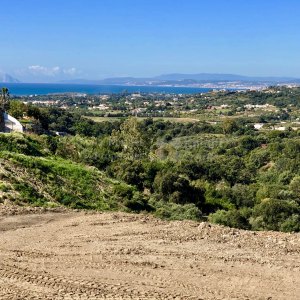La Panera, Plot with sea and mountain views next to Estepona town