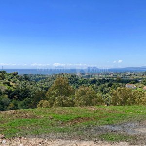 La Panera, Plot with sea and mountain views next to Estepona town
