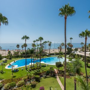 Penthouse en duplex en première ligne de plage à Los Granados II, Puerto Banús