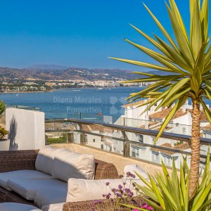 Puerto Banus, Remarkable three-bedroom penthouse with unrivalled views of the sea