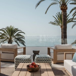 Marbella Milla de Oro, The Beach House, adosado en primera línea de playa en la Milla de Oro