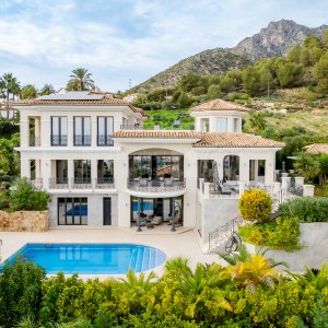 Villa Paradiso, classic elegance with sea views in Sierra Blanca