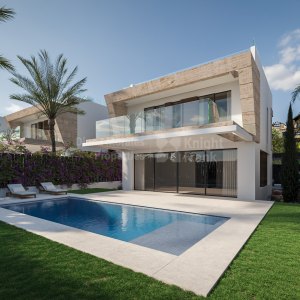 West-facing five-bedroom villa in El Campanario, Estepona East