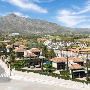 Moderna villa de cuatro dormitorios en Lomas del Rey, Milla de Oro de Marbella
