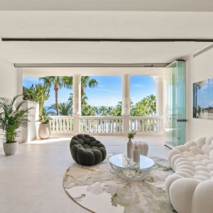 Luxury beachfront apartment in Las Dunas Park