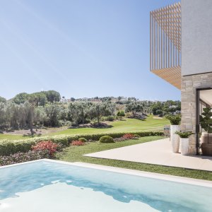 Cala de Mijas, Nouvelle maison de ville contemporaine face au parcours de golf