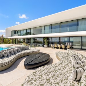 Sotogrande Alto, Moderna y luminosa villa de 6 dormitorios con vistas al golf y al mar