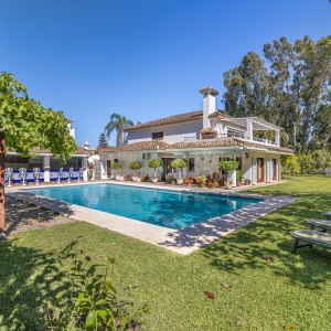 Estepona East, Investment opportunity villa near playa Guadalmansa