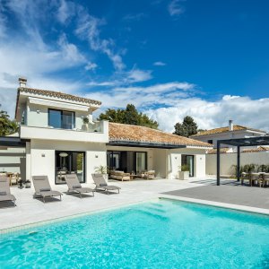 Cortijo Blanco, Villa Aria, a renovated Mediterranean-style villa right by the beach