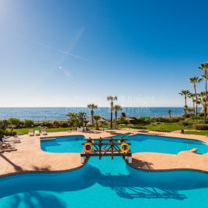 Ventura del Mar, Lujoso apartamento en primera planta frente al mar cerca de Puerto Banús