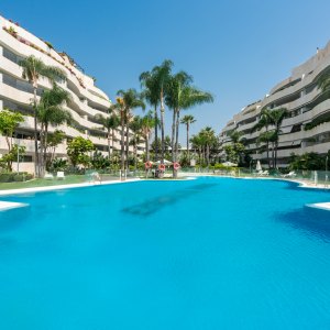 El Embrujo Banús, Large corner unit ground level apartment in Embrujo Banús
