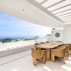Apartamento de tres dormitorios con vistas al mar en Palo Alto, Ojén